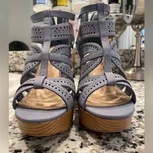 Jasmin size 6 Blue wedge heels.